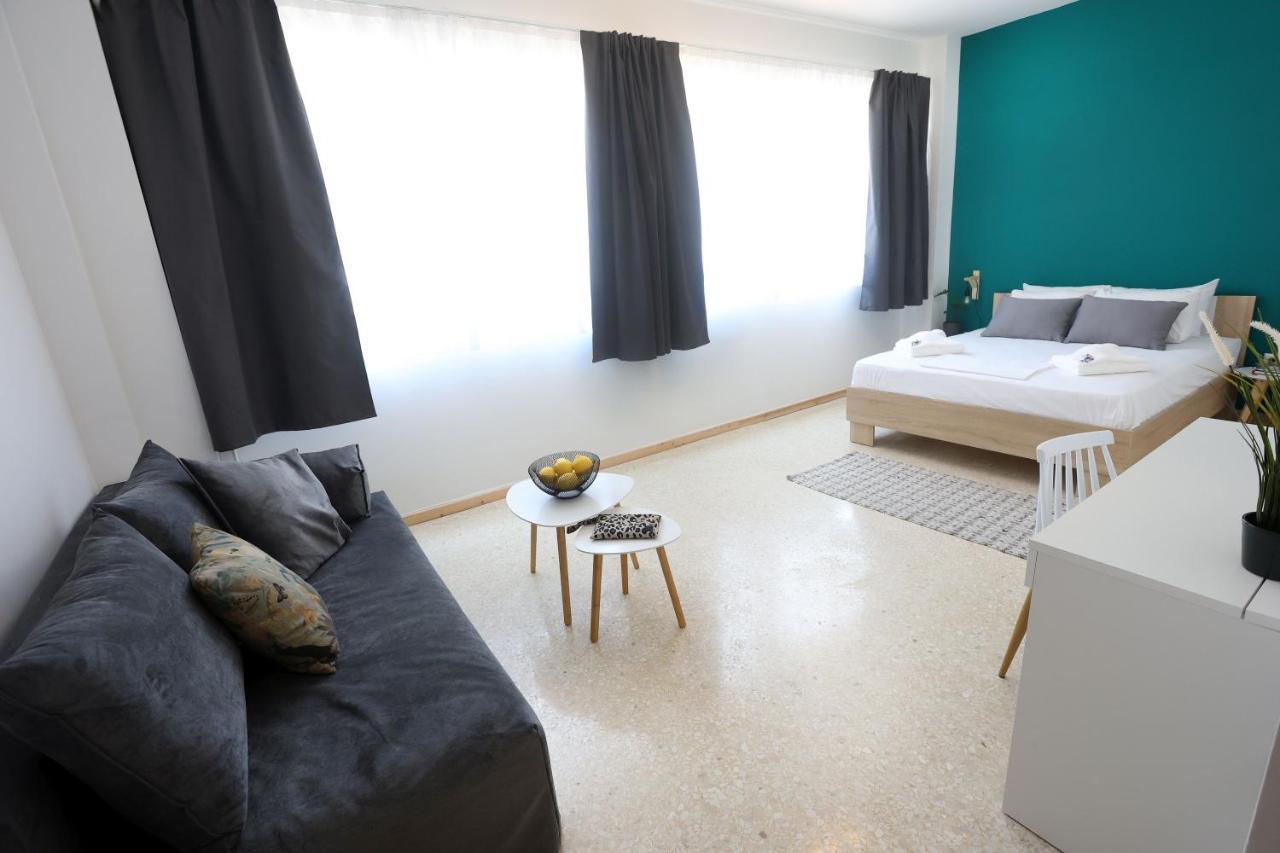 Old Town Hall Suites And Apartments Athena Bagian luar foto
